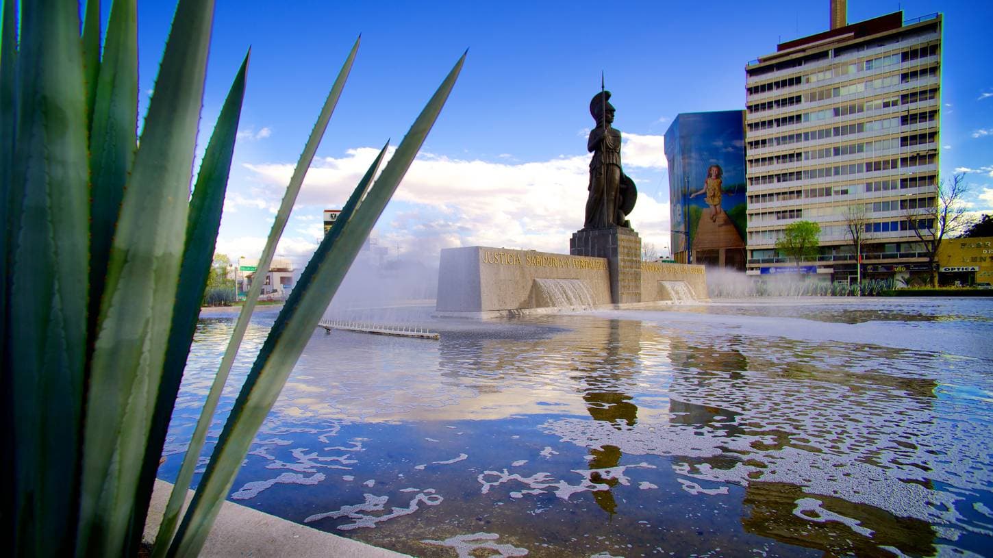 Fuente y monumento en Guadalajara, Jalisco
